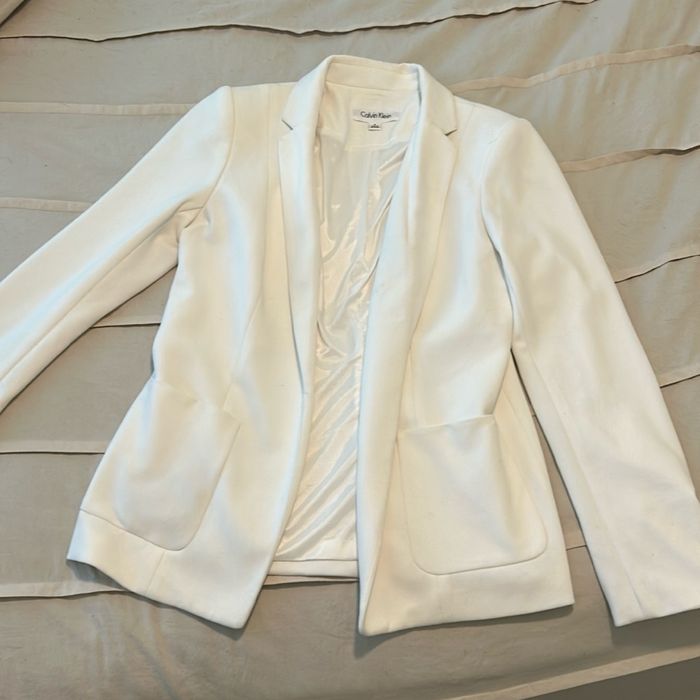 White tailored blazer